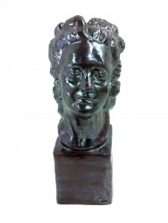 Busto de mujer.
Cerámica esmaltada.
30 cm de altura